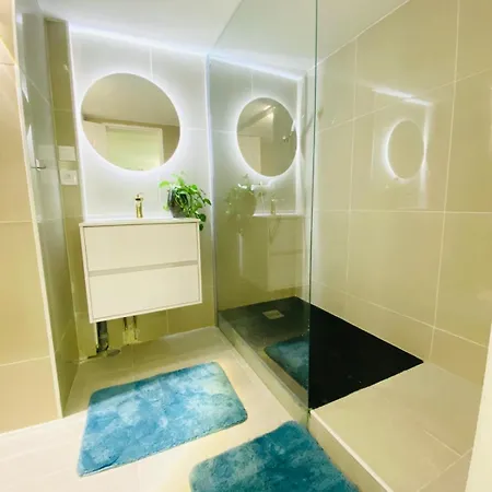 Vakantiehuis Maison 120 M, 5 , Jardin, Parking, 15min De Paris