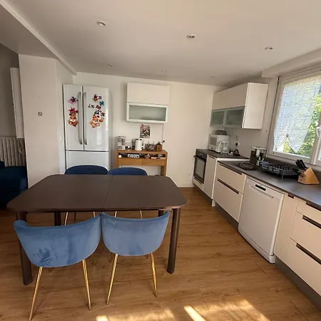 Vakantiehuis Maison 120 M, 5 , Jardin, Parking, 15min De Paris Vitry-sur-Seine