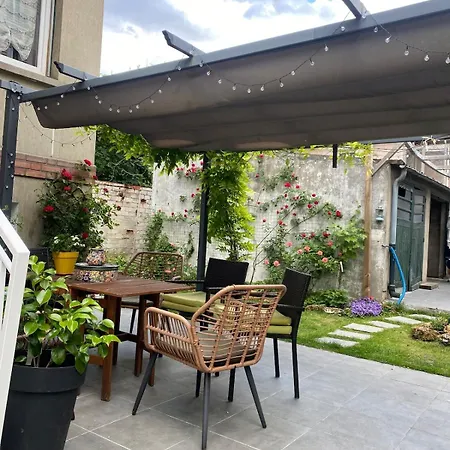 Vakantiehuis Maison 120 M, 5 , Jardin, Parking, 15min De Paris *